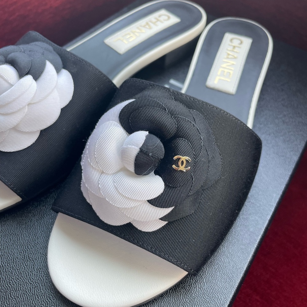 Brand new chanel slides - Picture 3 of 5